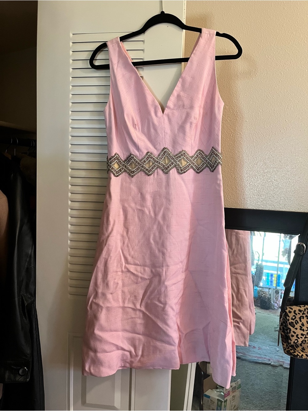Vintage Pink V-Neck Sleeveless Dress with Beaded Waist